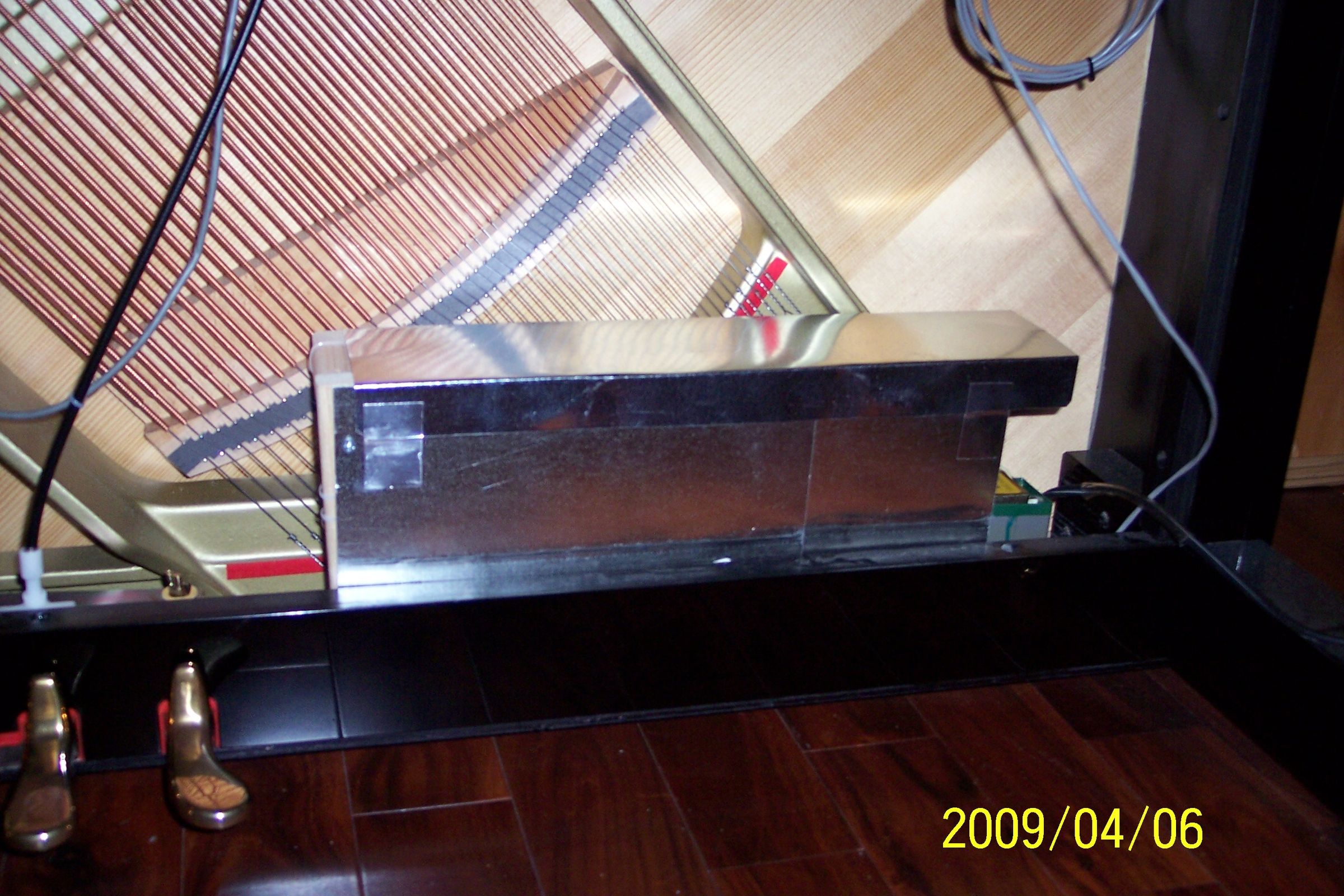 An Easytomake, Energysaving Piano Humidity Control System (dehumidifier) 8 Steps