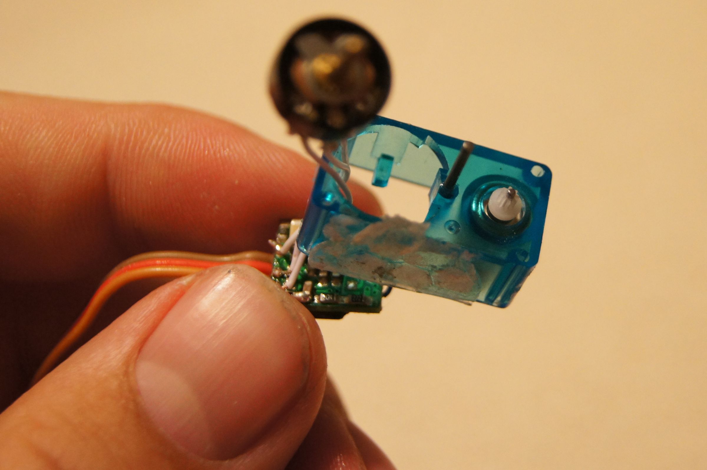 Convert a Servo to Switch on and Off LED's : 4 Steps - Instructables