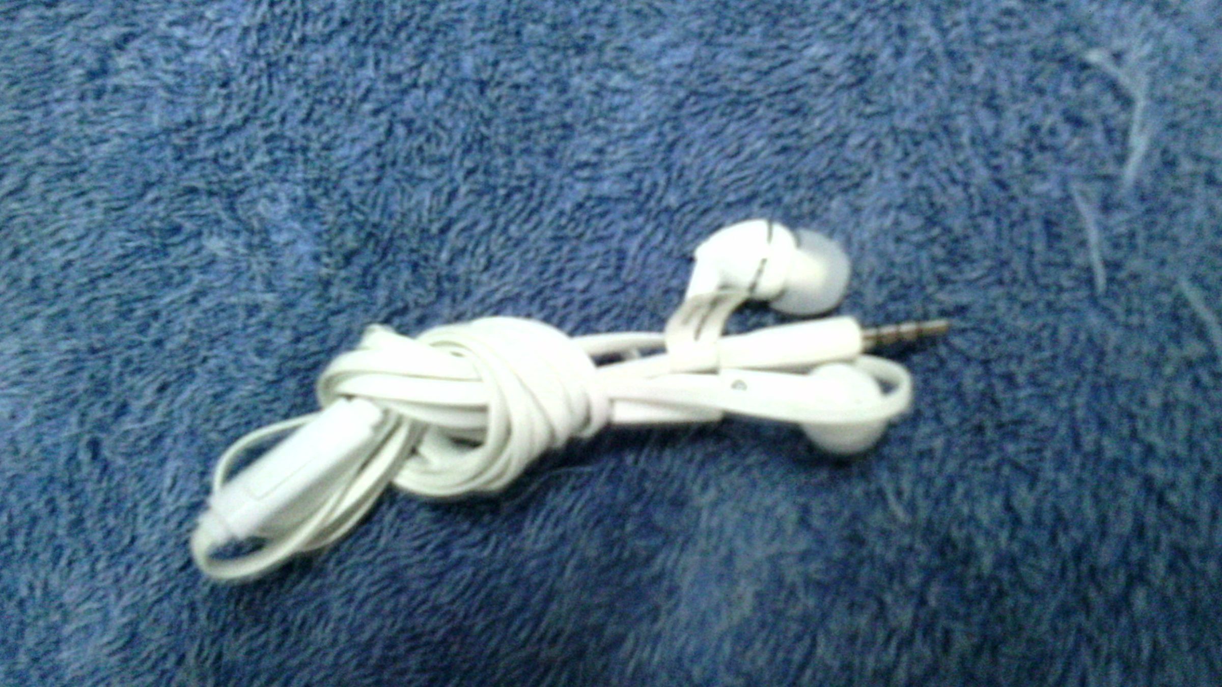 How to Wrap Headphones So They Don’t Tangle