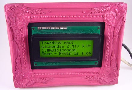 Twitter Scrolling Picture Frame