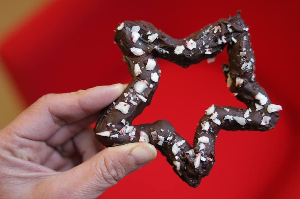 Chocolate Peppermint Pretzels