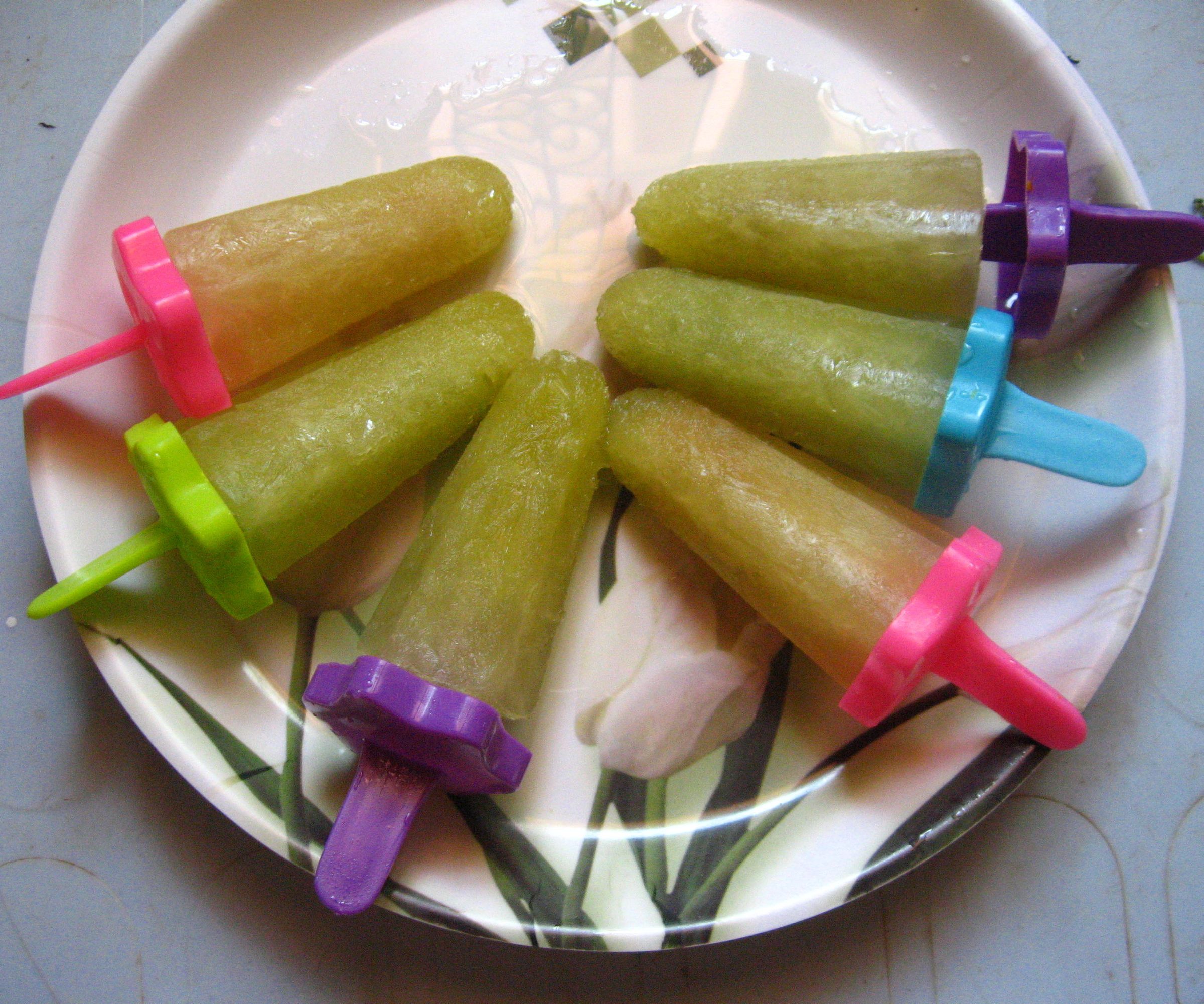 Beat the Heat With Super Delicious Lemon Ice Popsicles