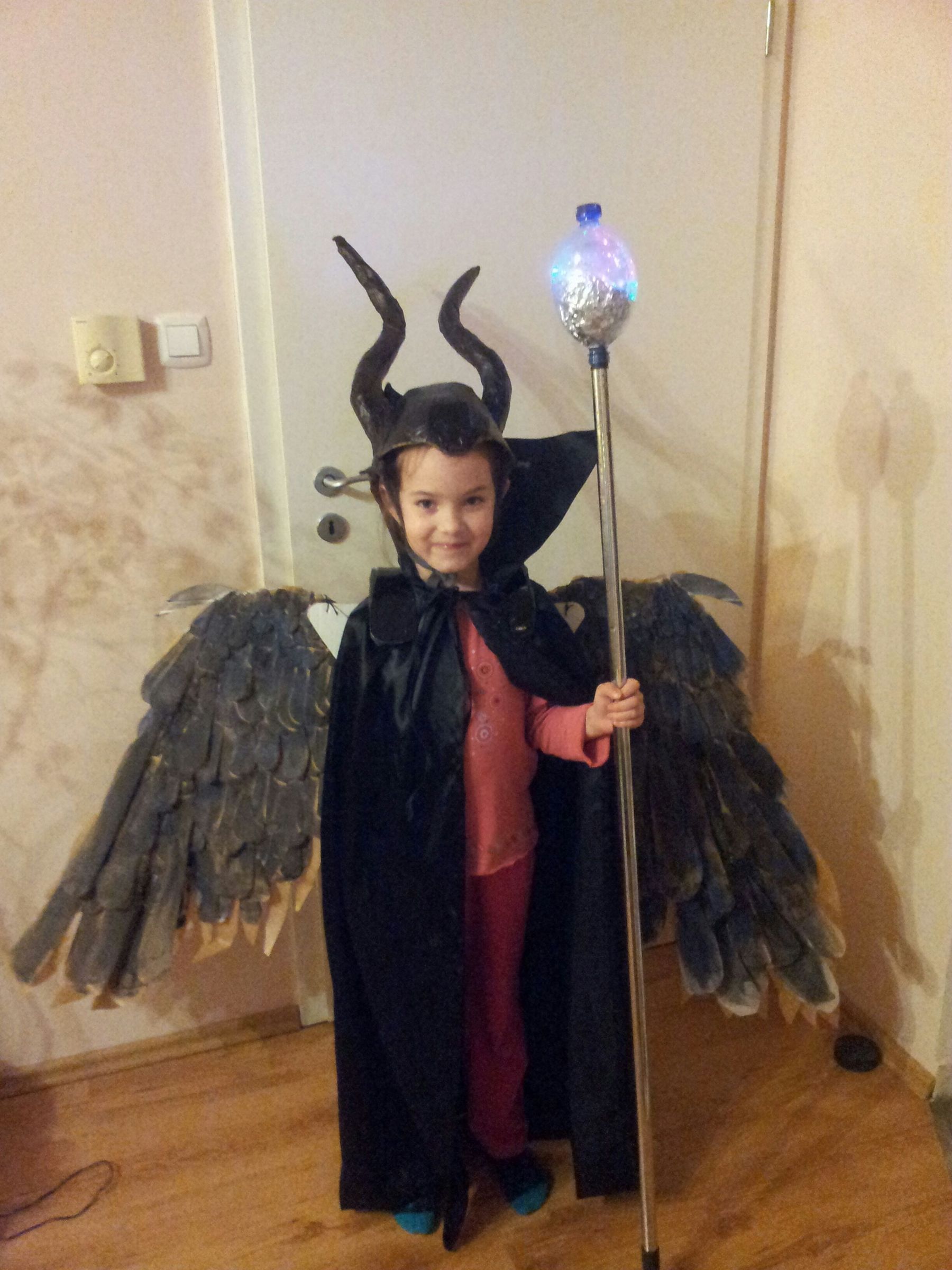 Maleficient Costum for Carnival, Homemade Using Paper Plastic Botle and Hot Glue 