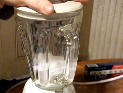 How to make your own powdered sugar (confetioners sugar)