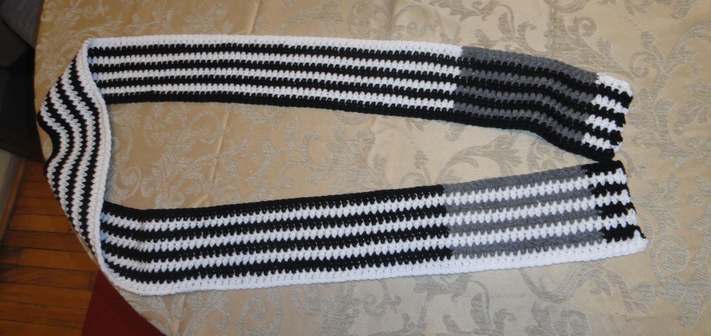 Munker-White Illusion Scarf