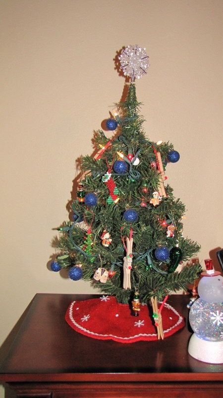 What Is the Best Way to Decorate a Small and Festive Christmas Tree?