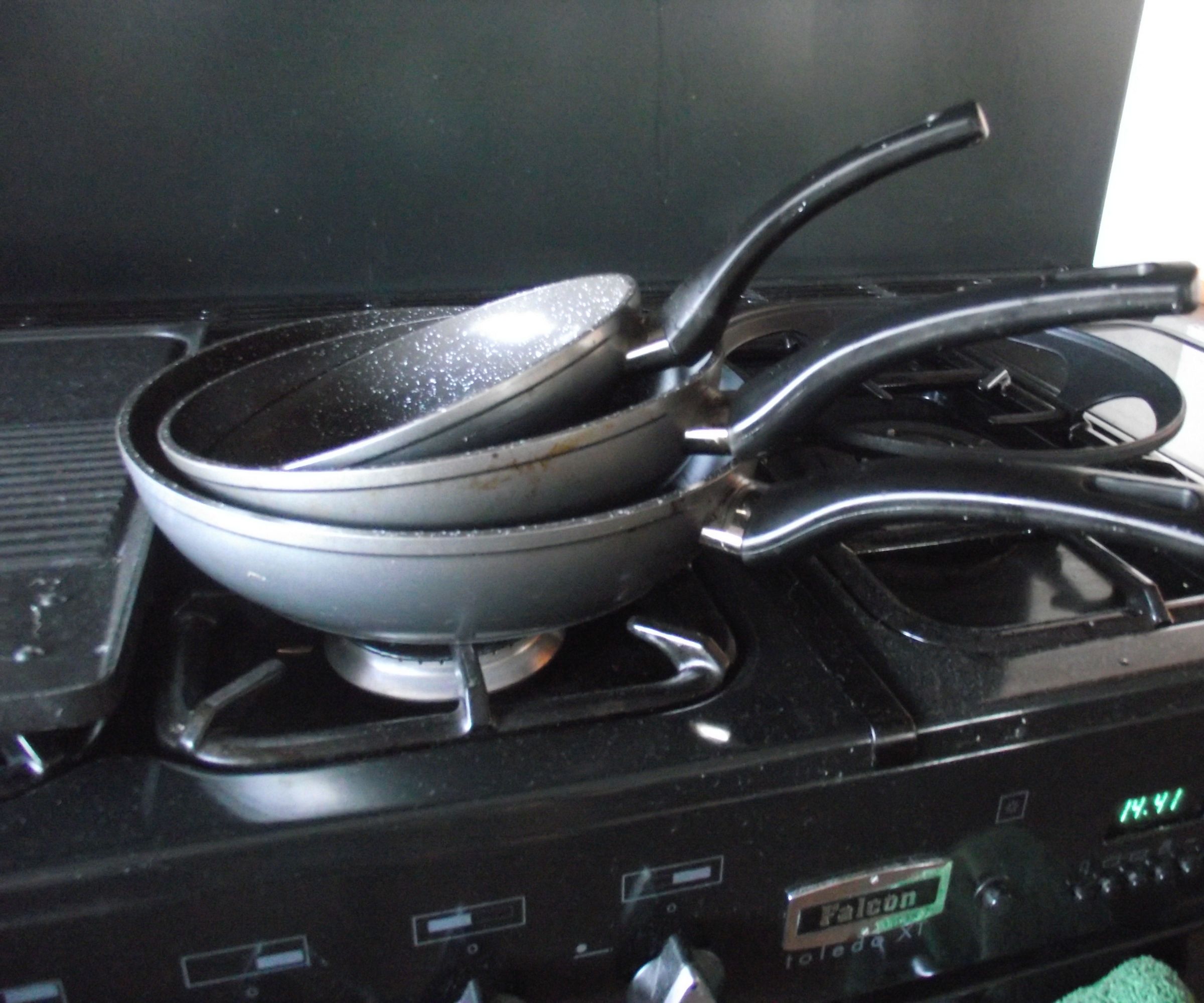 Pan Protectors --- Make Your Mrs Happy! (by Doing the Cooking Yourself!!)