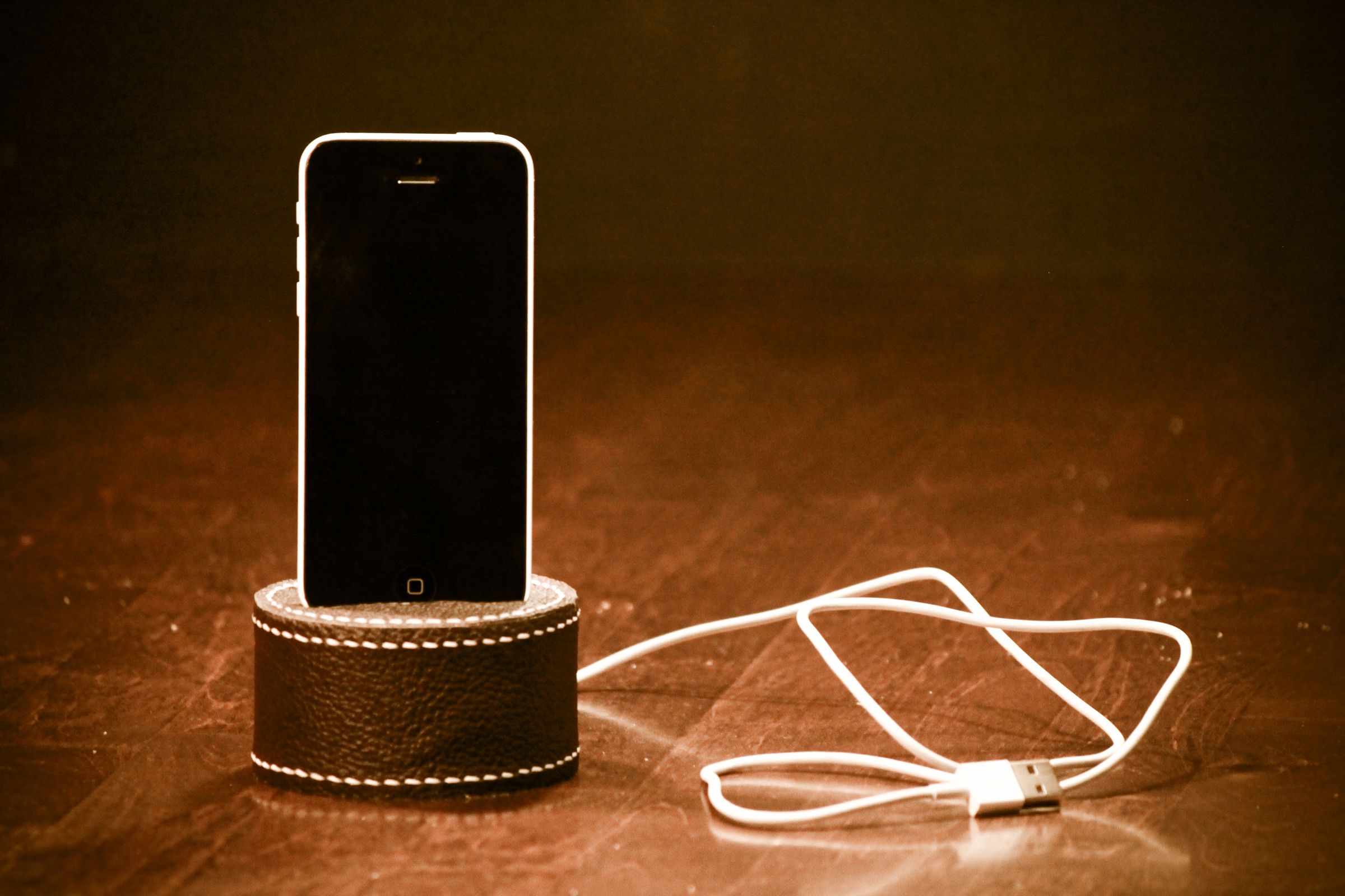 Phone Dock Hot Glue and Leather 3 Steps (with Pictures) Instructables