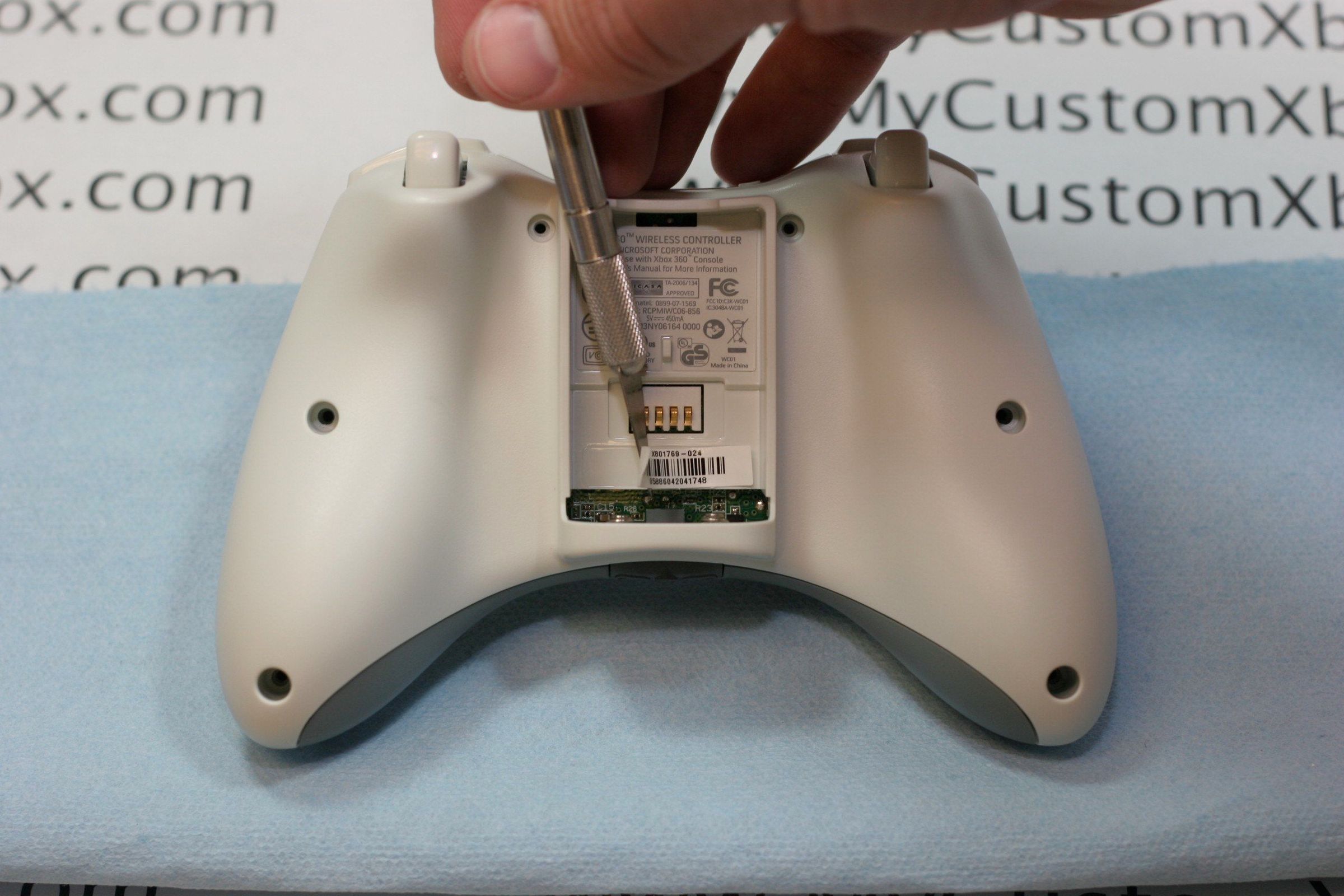 How to Disassemble an Xbox 360 Wireless Controller 18 Steps