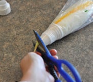 How to Tie-Dye Frosting for Cupcakes!