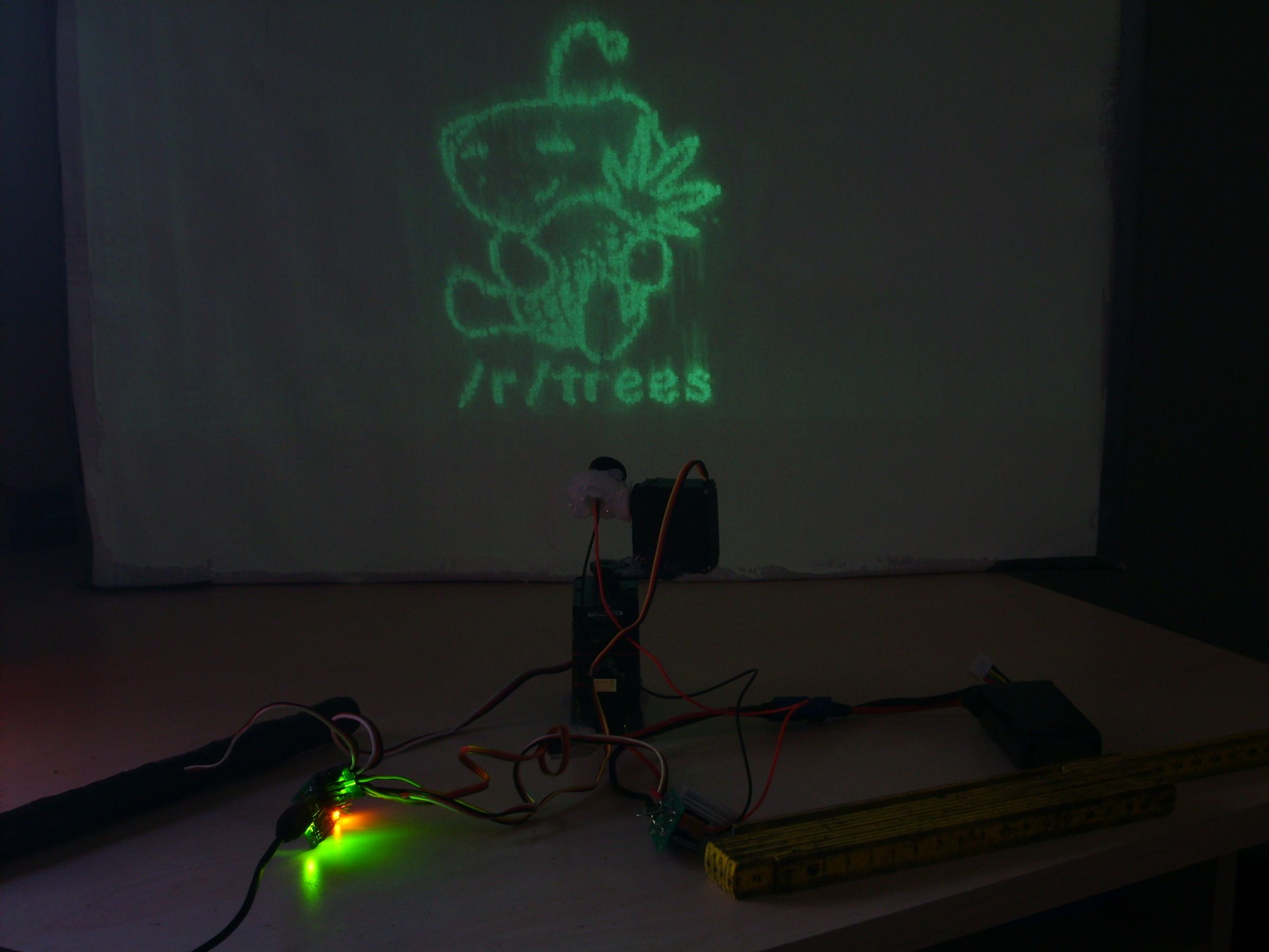 Blu Ray Glow in the Dark Image Drawing Robot