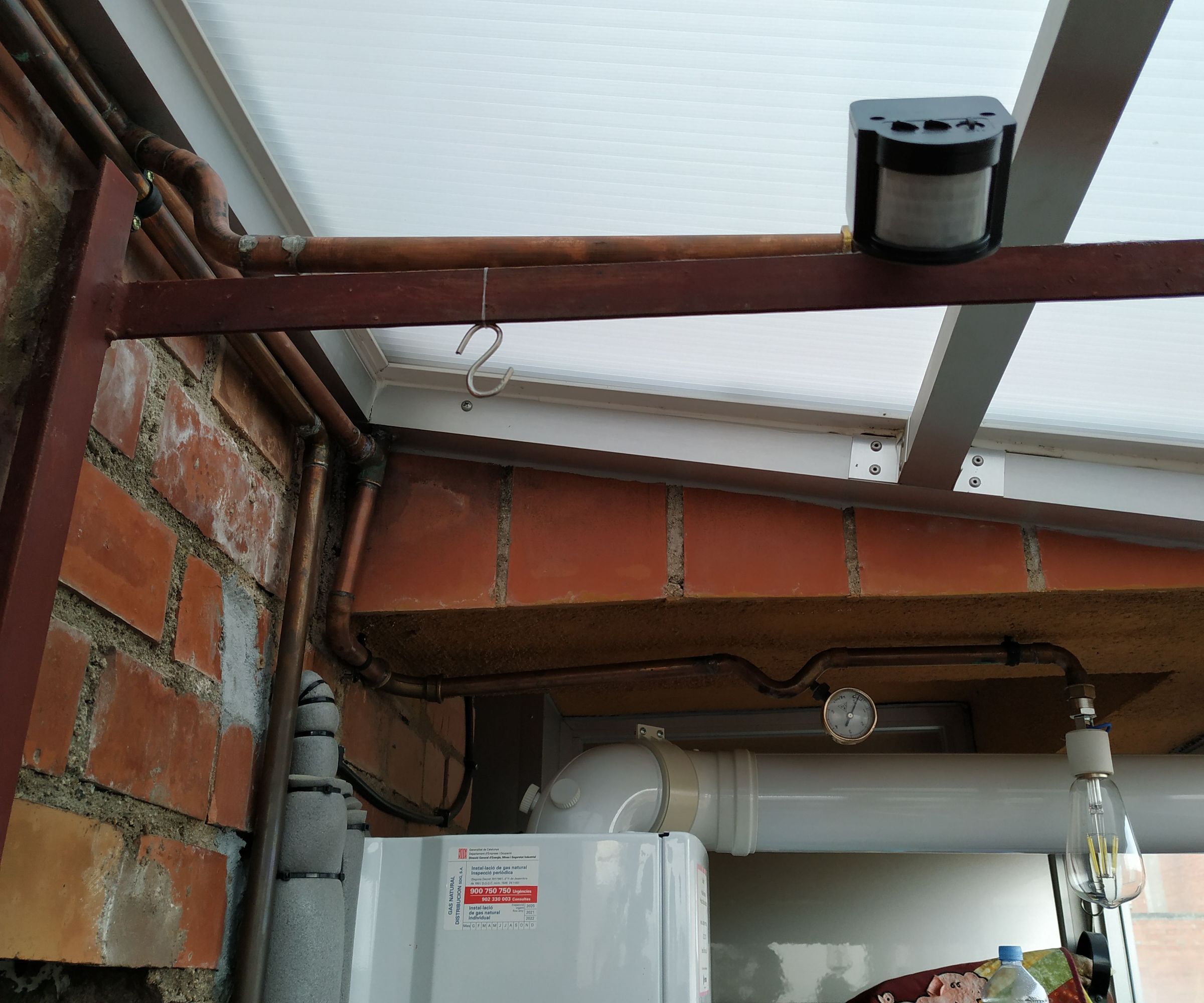 Steampunk Light With Move Sensor in an Off-grid Solar System of 12v