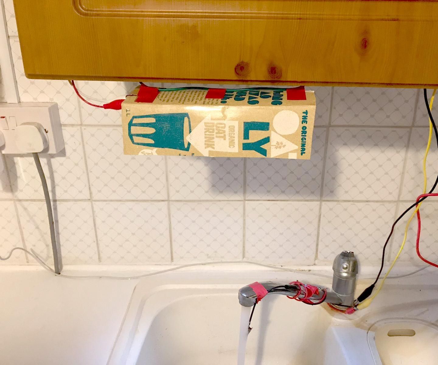 Simple L.E.D Lamp With Water Switch and Makey Makey 