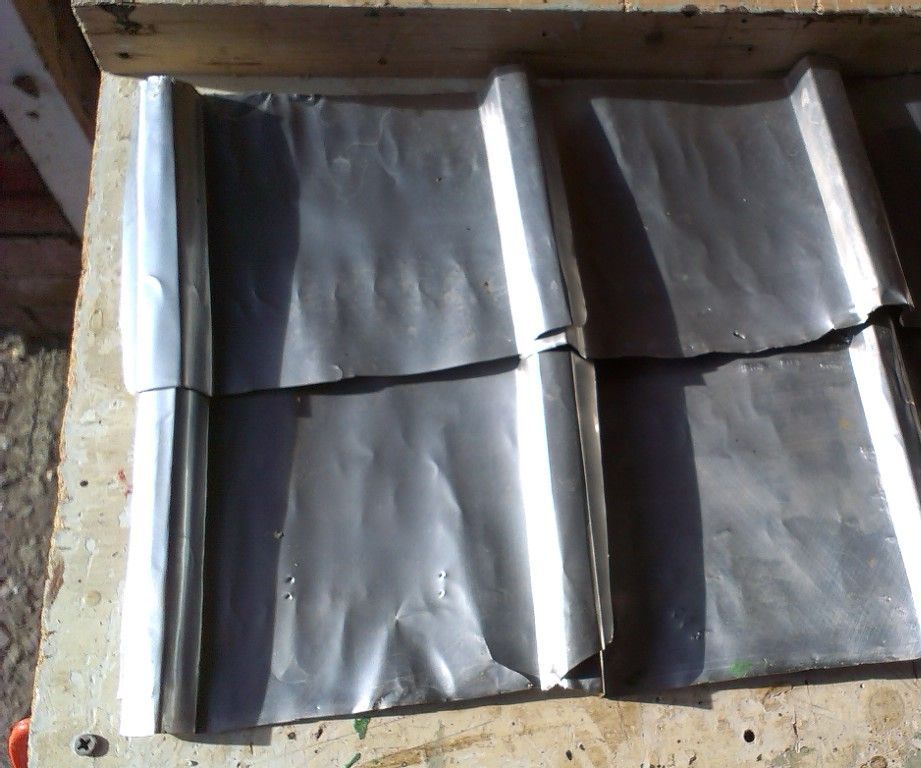 Roof tiles from aluminium cans
