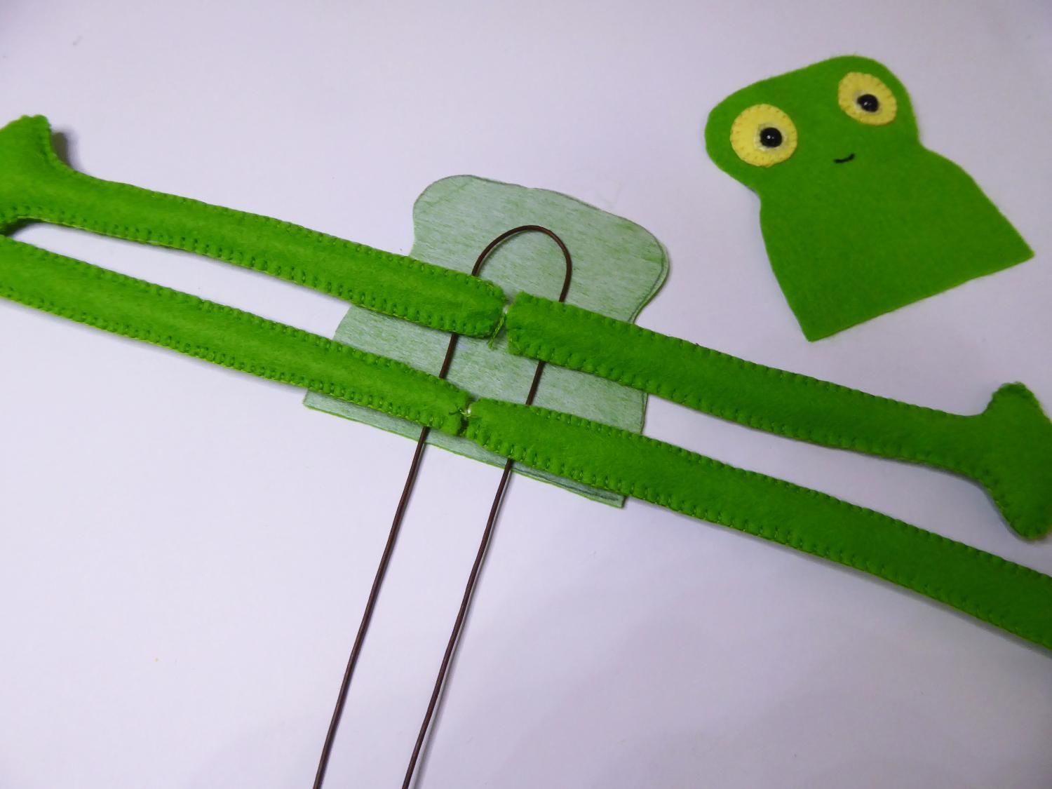 Cute Felt Frog Pal Wire Form Posable Sculpture : 11 Steps (with ...