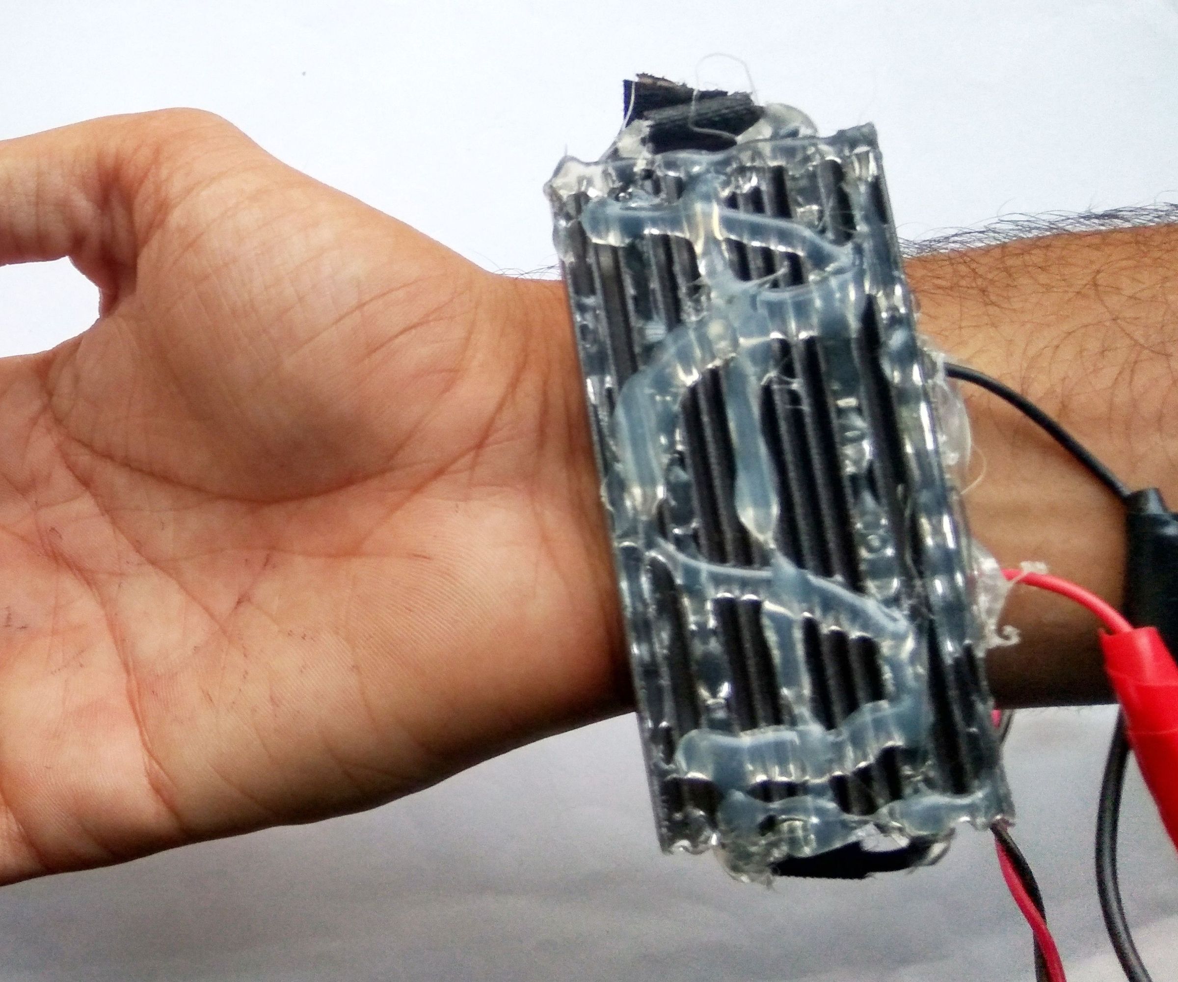 A Smart Wristband for Personal Air Conditioning and Heating 
