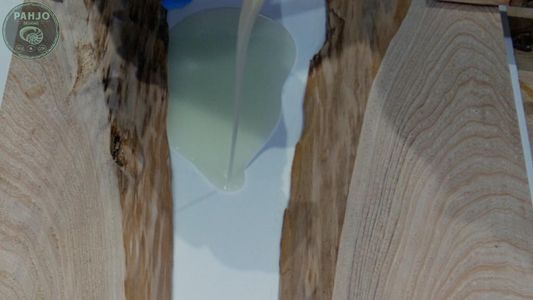 Mix Epoxy and Glow Powder