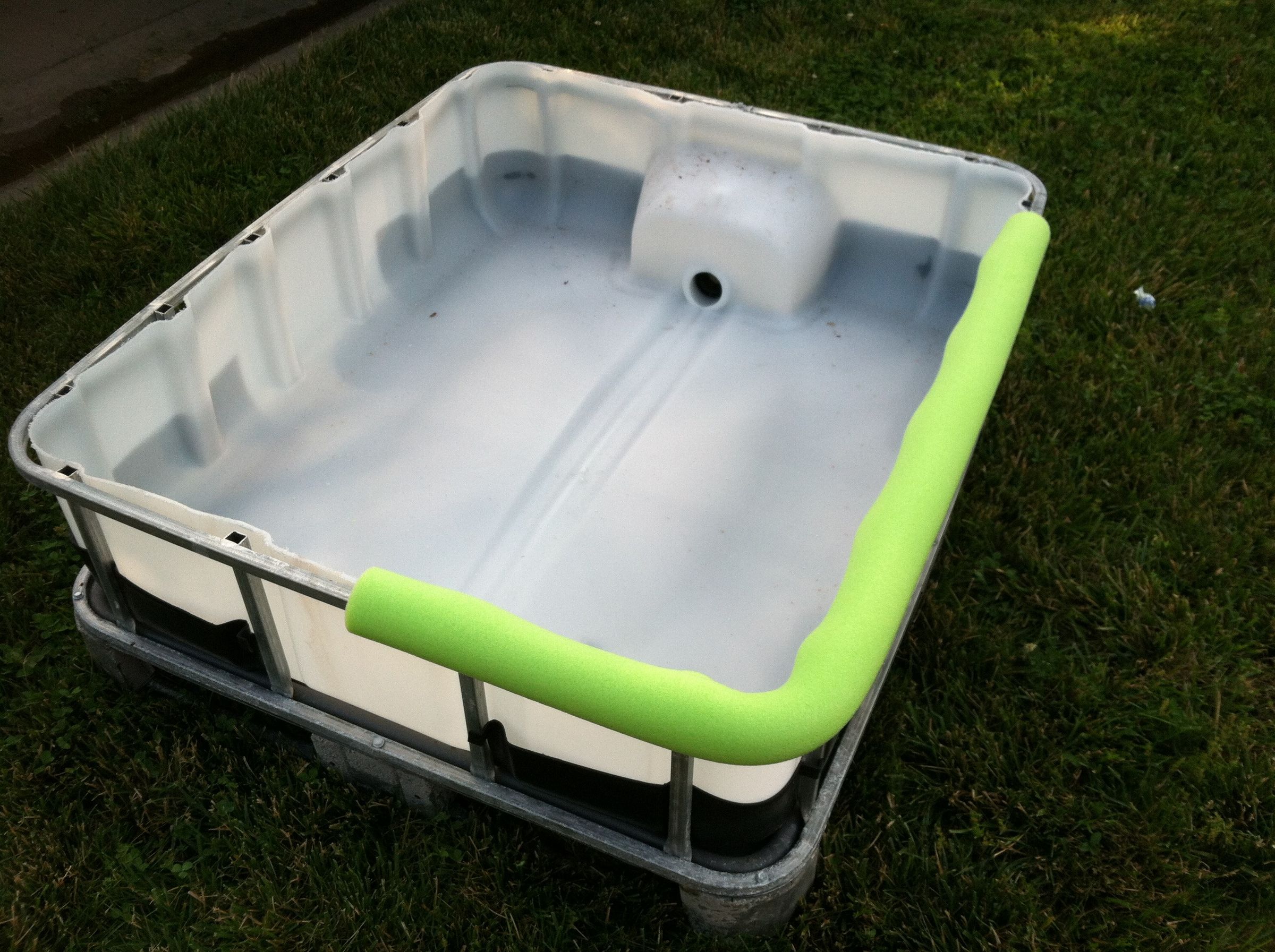 IBC Tote Kiddie Pool 6 Steps (with Pictures) Instructables