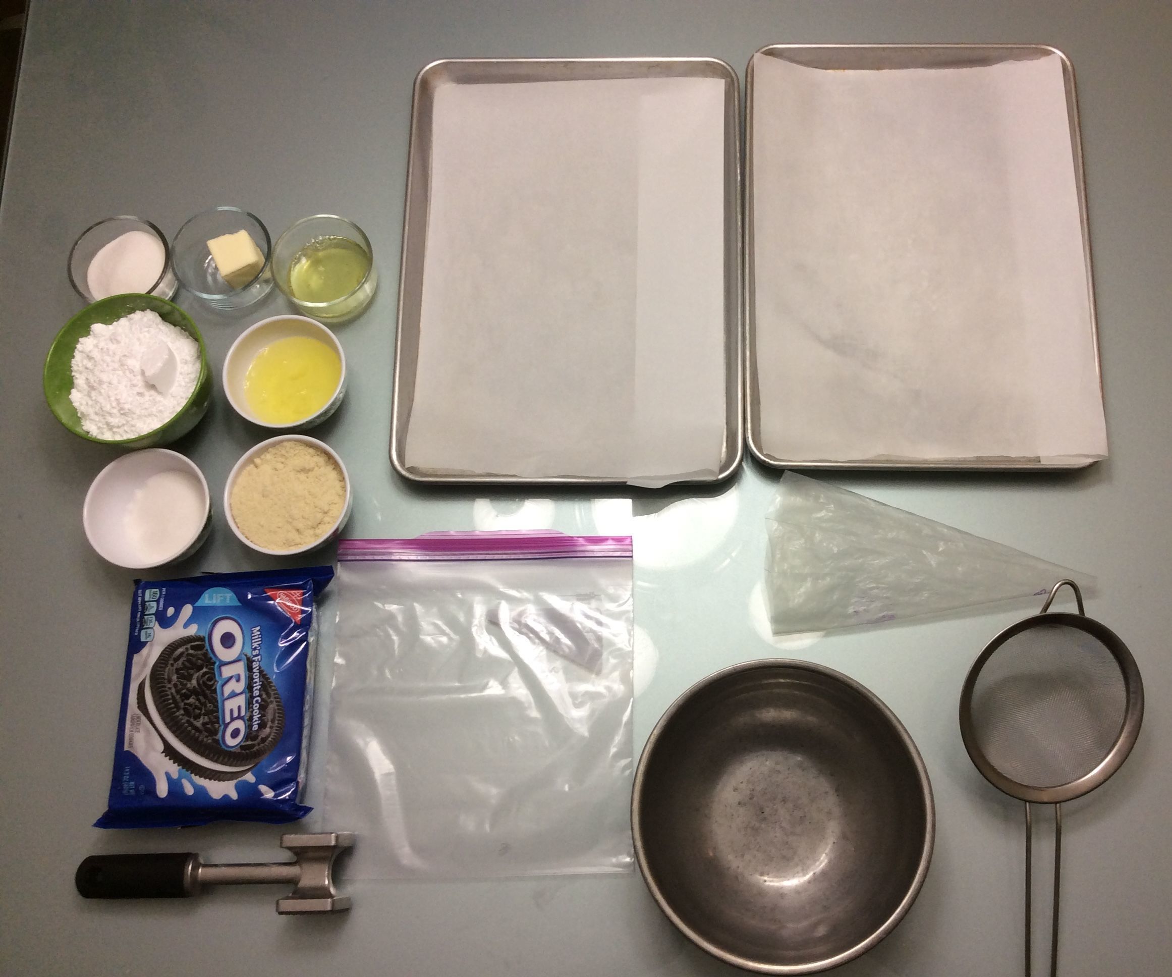 Oreo Buttercream Macarons #HMS2018