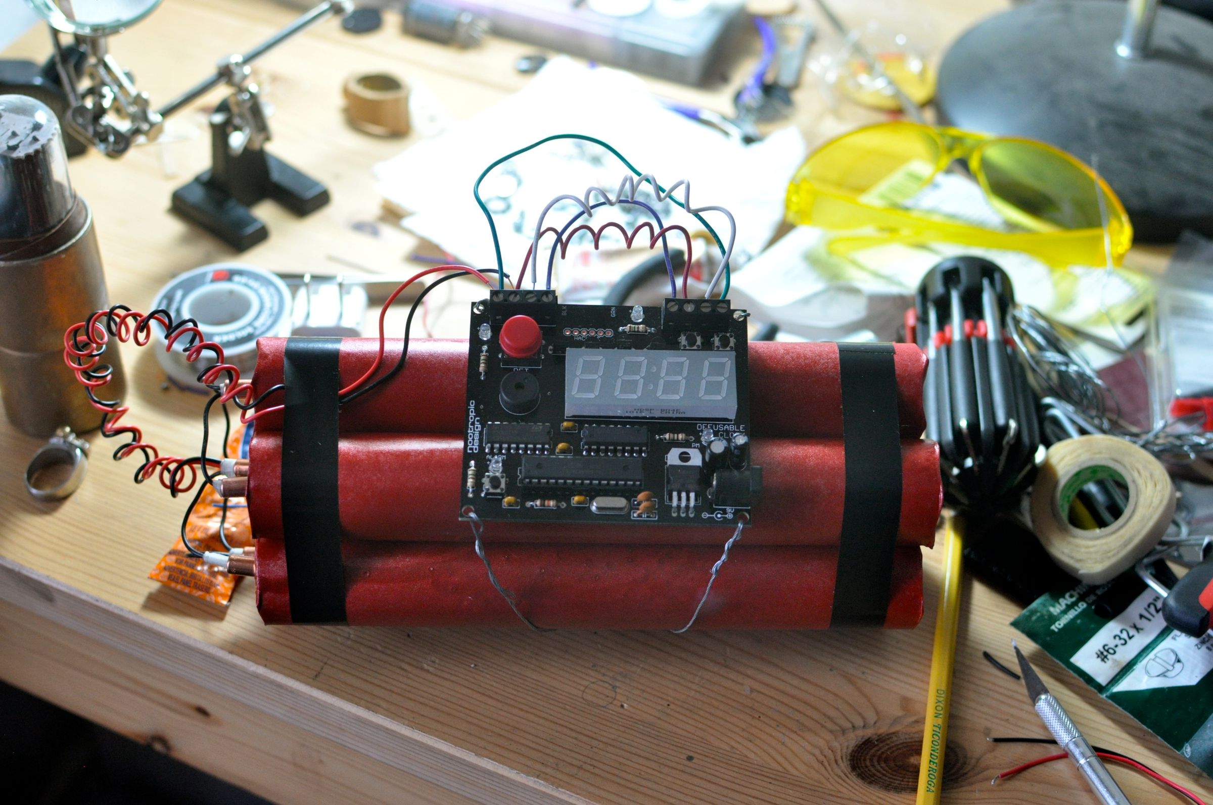 Defusable Bomb Clock