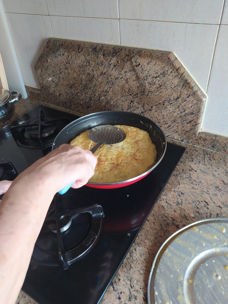 Typical Spanish Omelet : 11 Steps (with Pictures) - Instructables