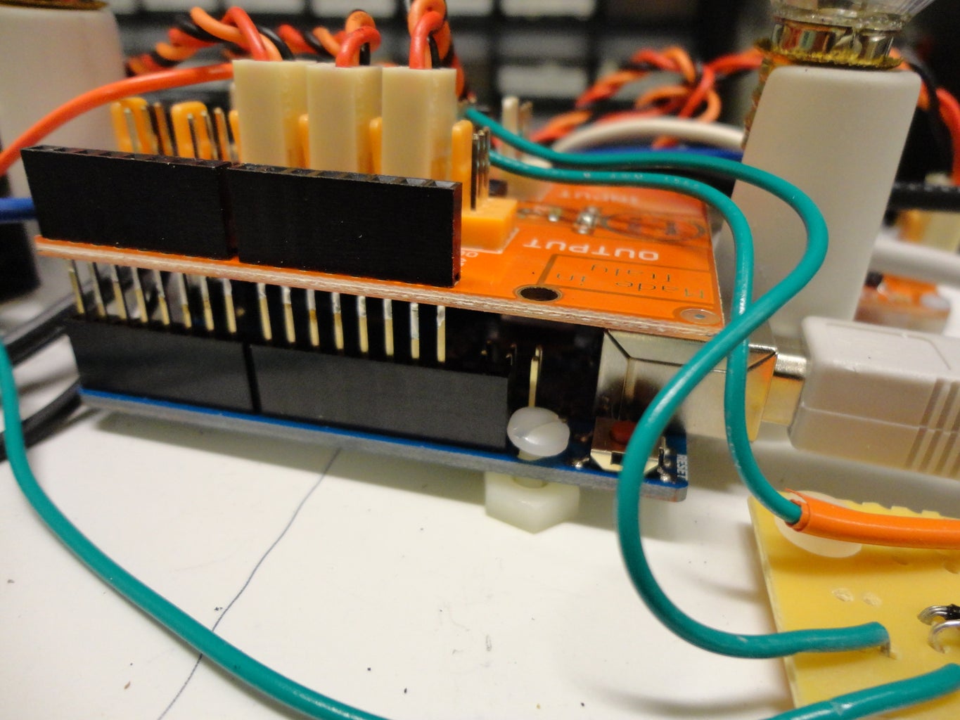 Safety Stoplight: the Easy, Arduino-powered, Voltage Warning Light