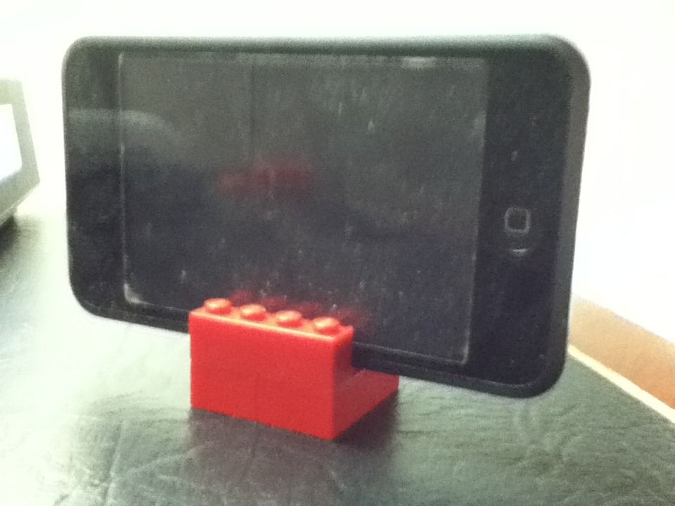 Incredibly Simple Lego Ipod Stand