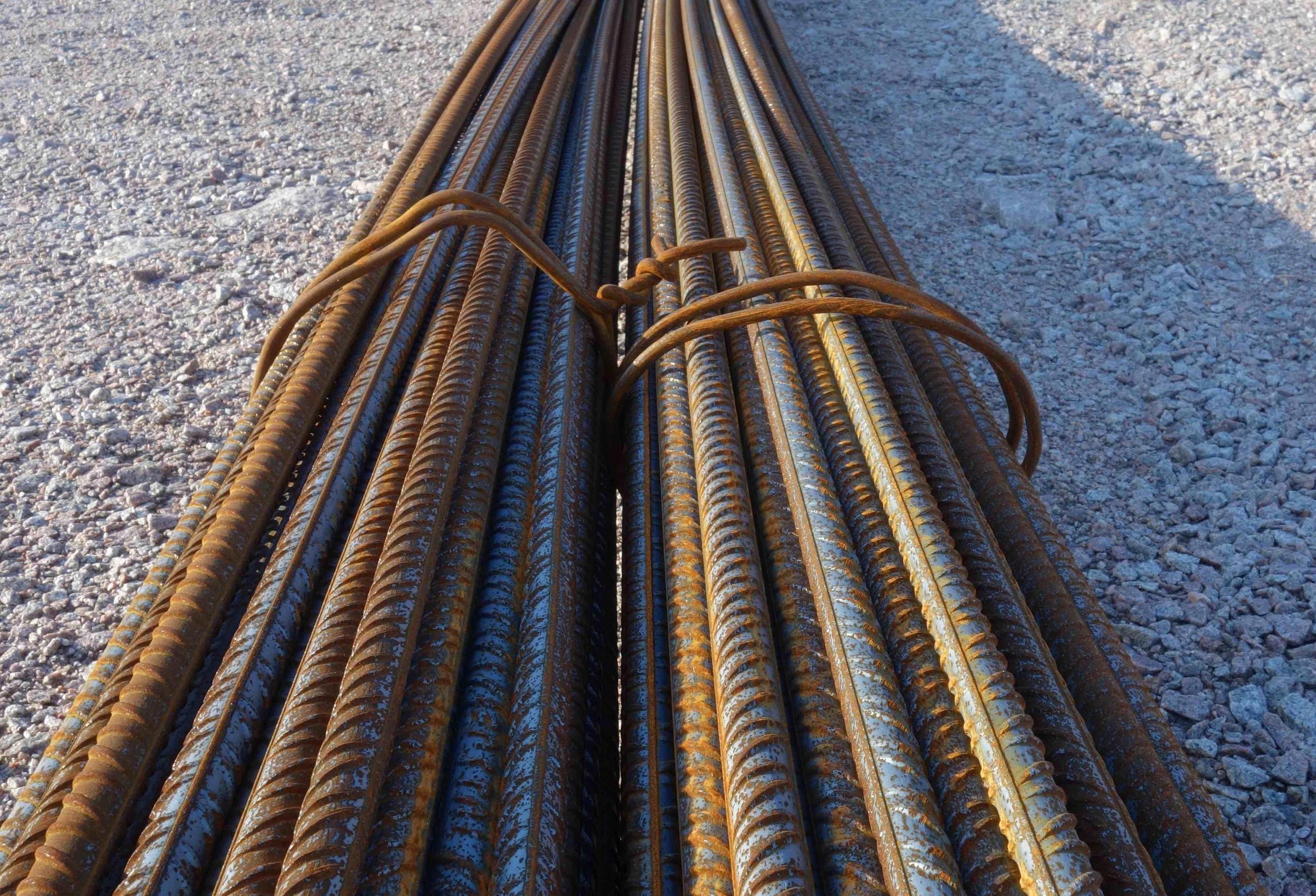 Garden Obelisk/Trellis Made From Rebar 9 Steps (with Pictures