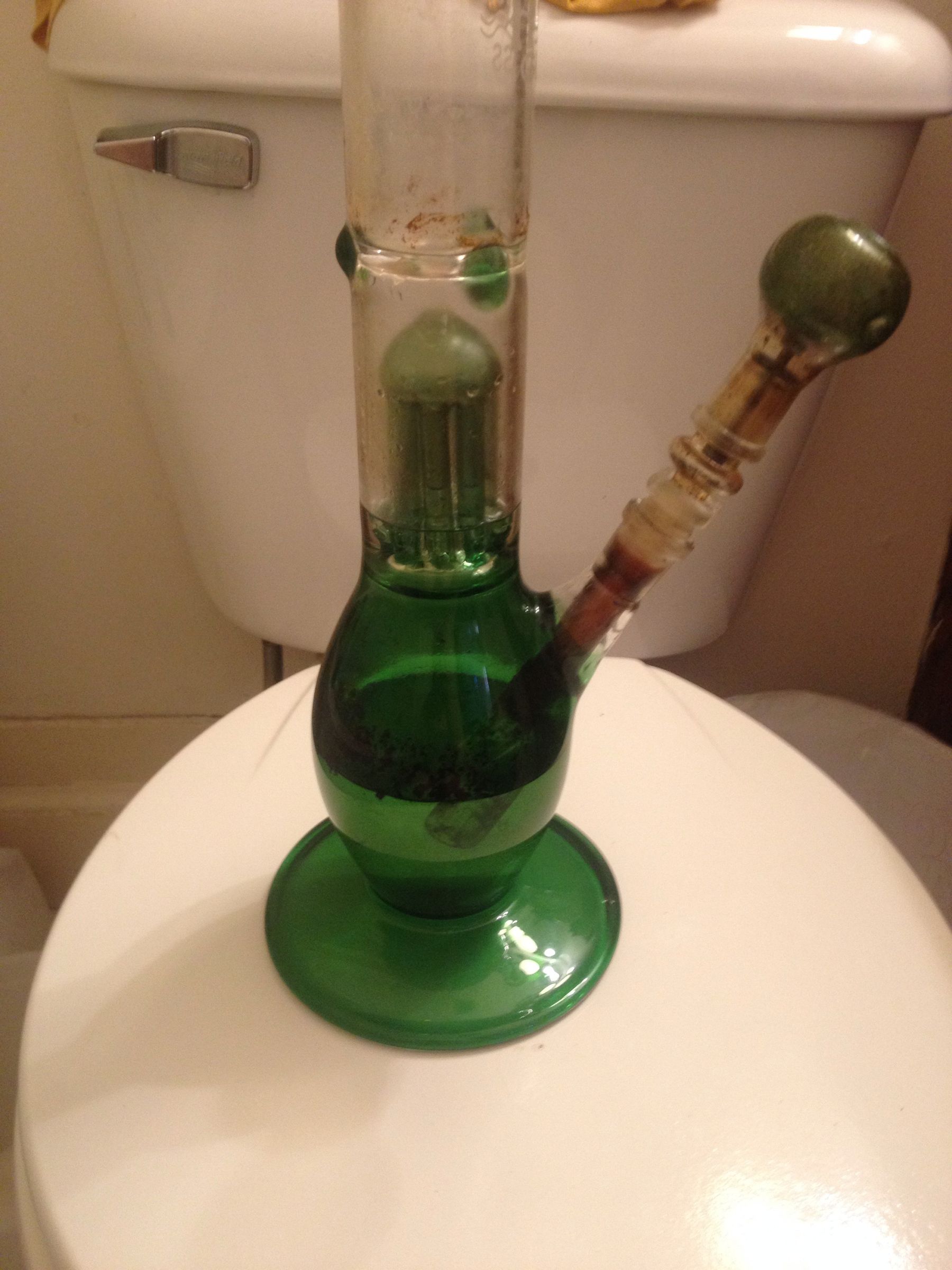 How to Clean Your Smoking Glass