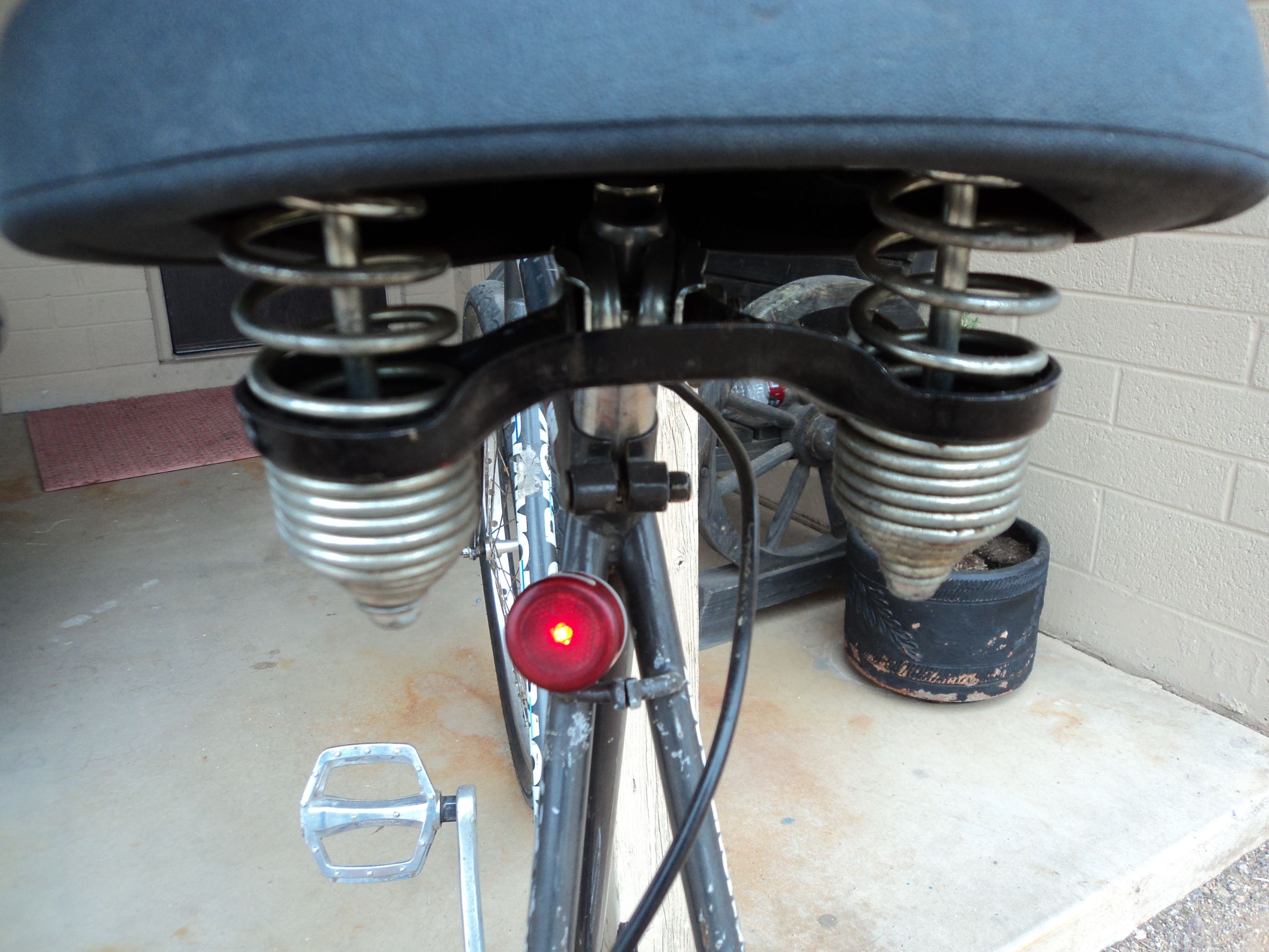 Magnetic Rear Light: Bicycle