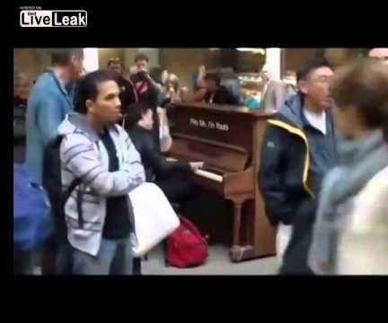 Learn How to Play Piano in 5 Steps