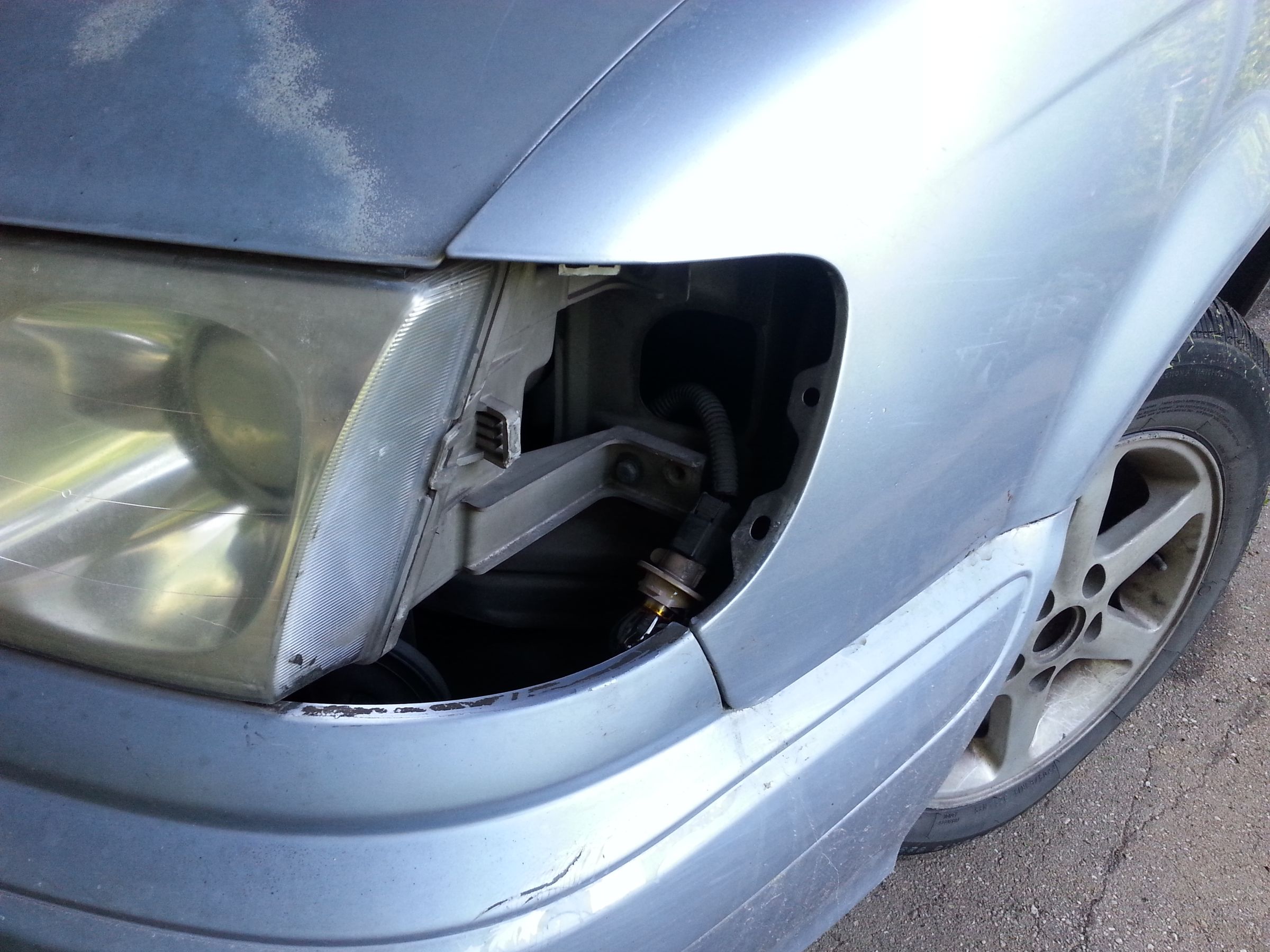 Repair of Dislocated Front Turn Signal Lamp