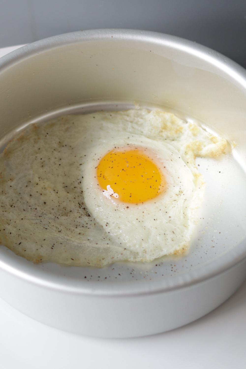 how-to-cook-a-fried-egg-in-an-air-fryer-4-steps-with-pictures