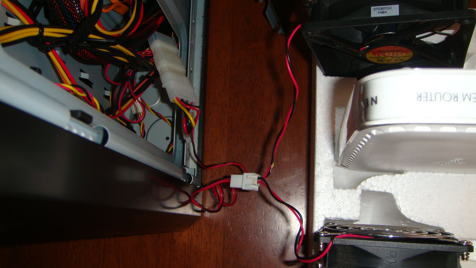Netgear Dgnd3300 Modem/router Cooling Fans Mod (does Not Void Manufacturer Warranty) 3 Steps