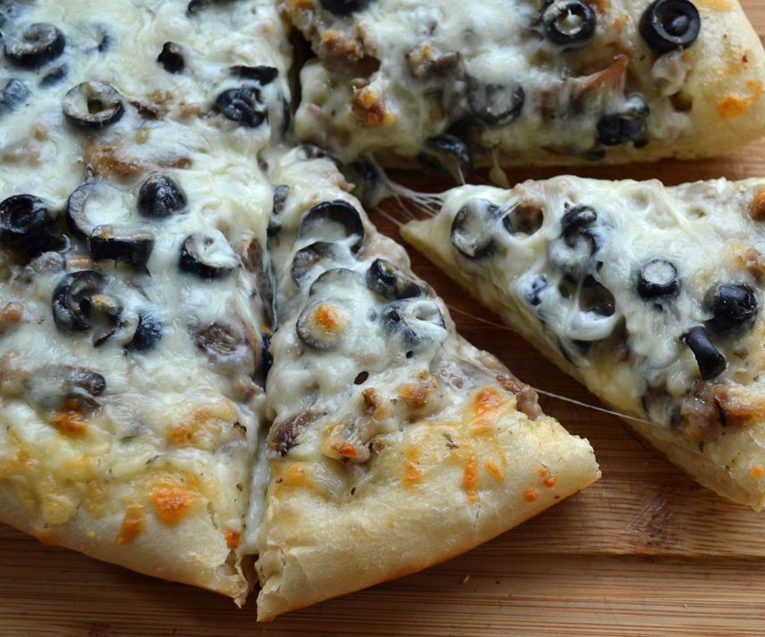 How to Make Easy Campfire Pizza