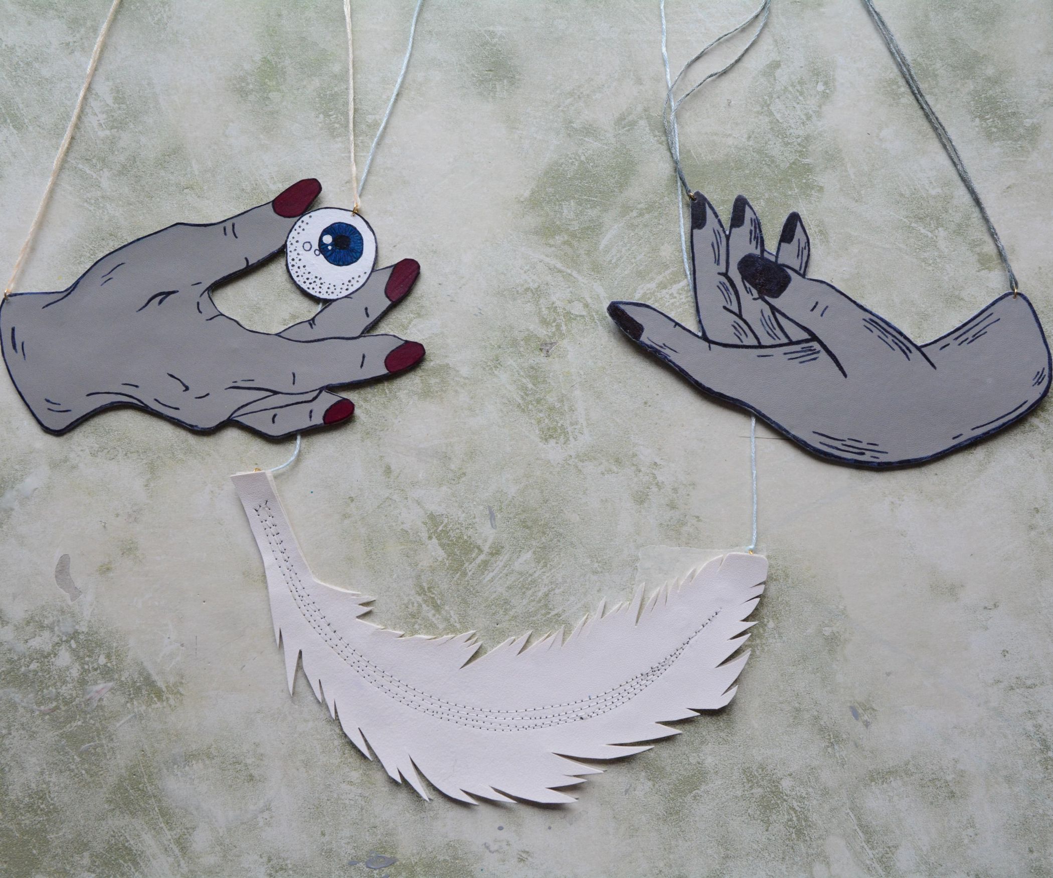 How to Make Detachable (Faux) Leather Collars Using Recycled Notebooks