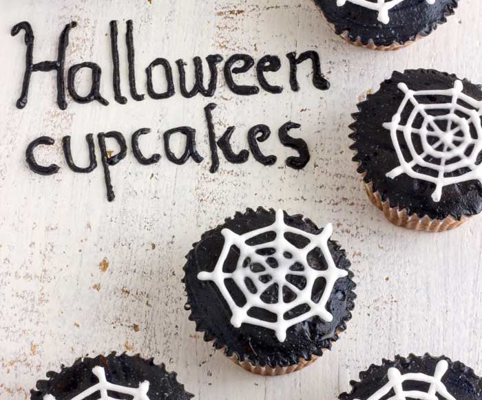 Super Easy Halloween Spider Web Cupcake Toppers Tutorial