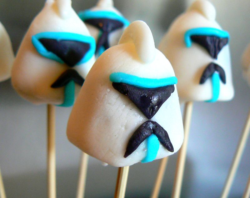 Make Clone Trooper (and Stormtrooper) Candy Pops