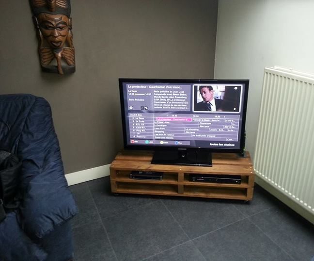 TV Stand ​​from a Pallet.