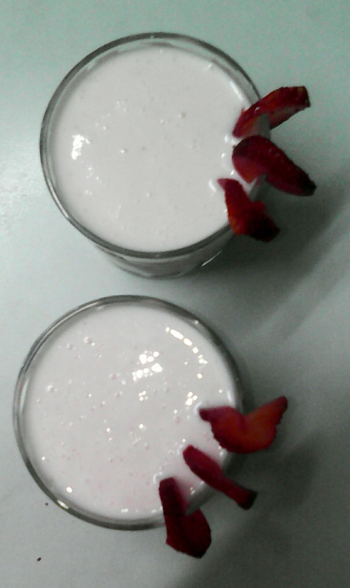 STRAWBERRY LASSI