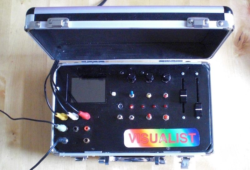 Visualist, 80's Analog Video Effects Controller : 5 Steps
