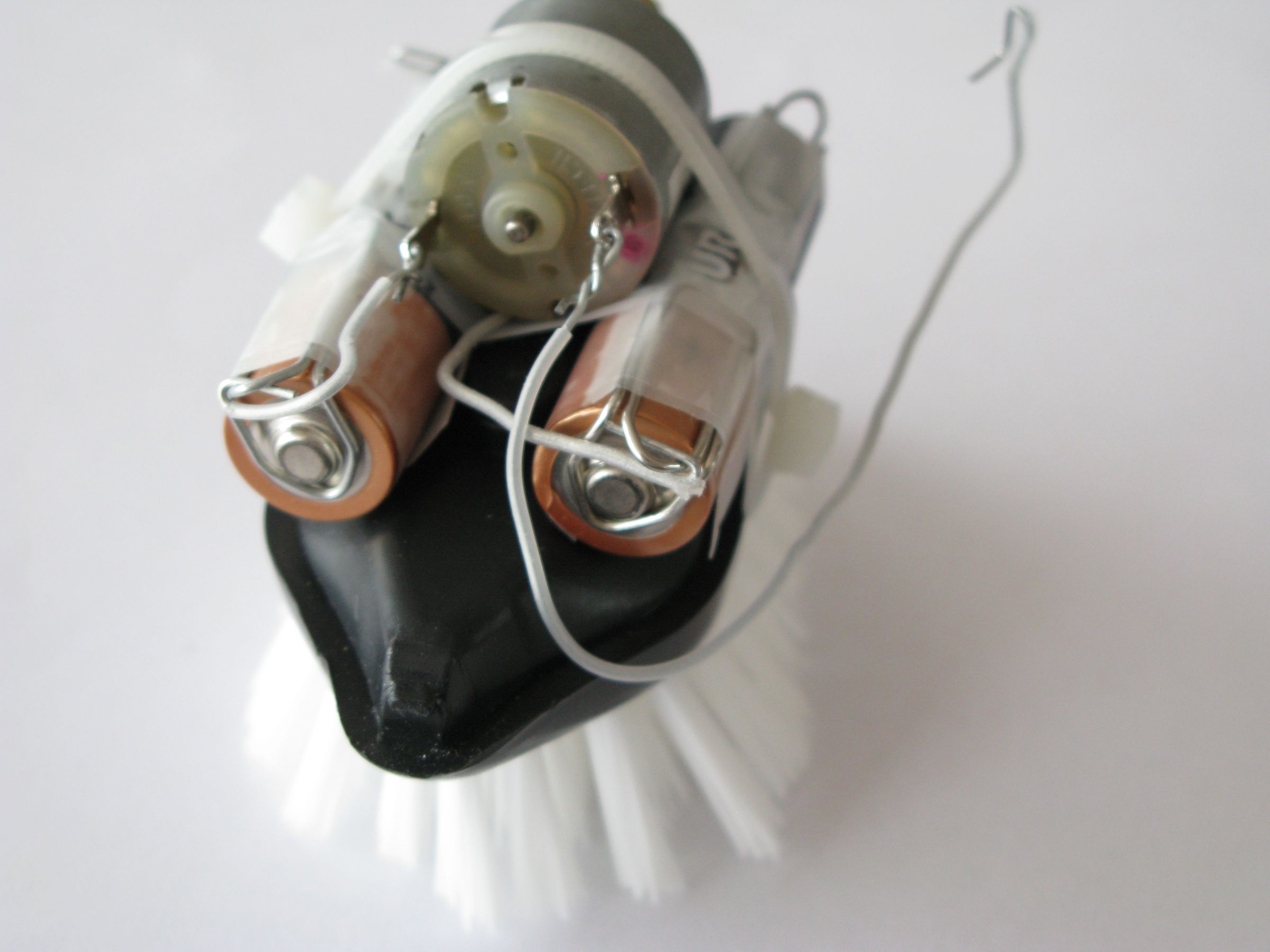 No-Solder, Funny Robot in Minutes (Bristlebot)