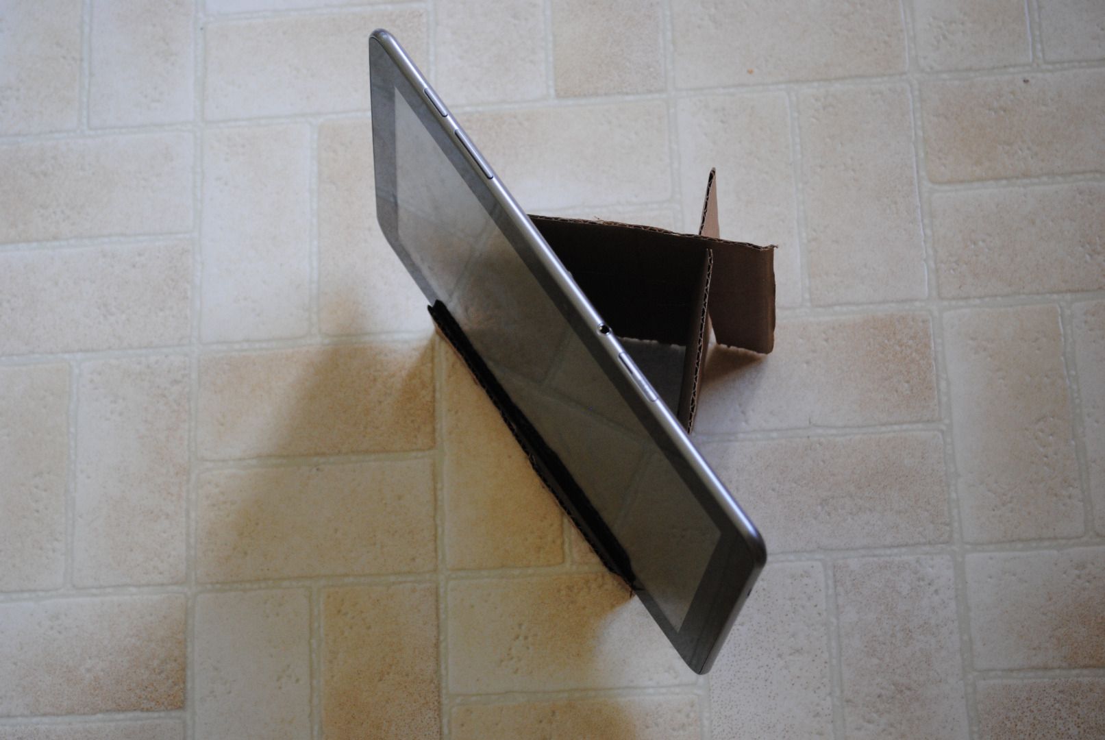 Cardboard Tablet/Phone Stand 7 Steps Instructables