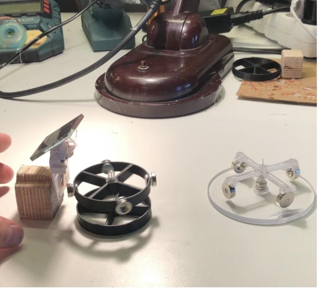 Solar 3D Printed Feris Wheel Pulse Motor With a Low-friction Glass-bearing. Chaotic Motion of Coupled Rotors.