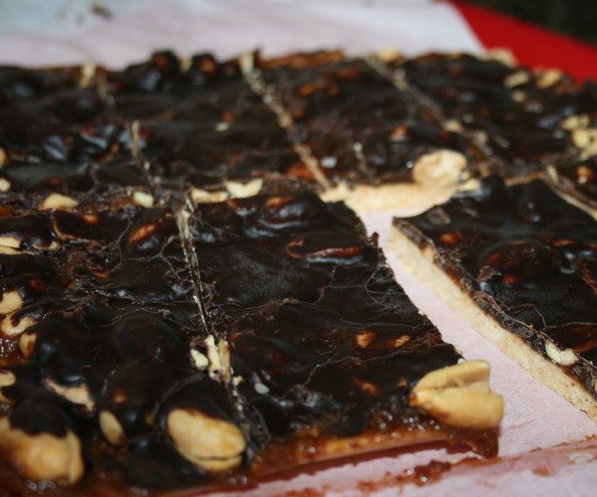 No Bake Peanut Chocolate Bar