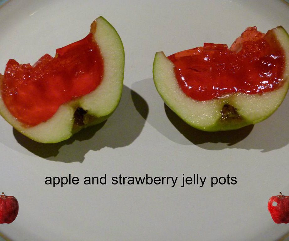 apple and strawberry jelly pots