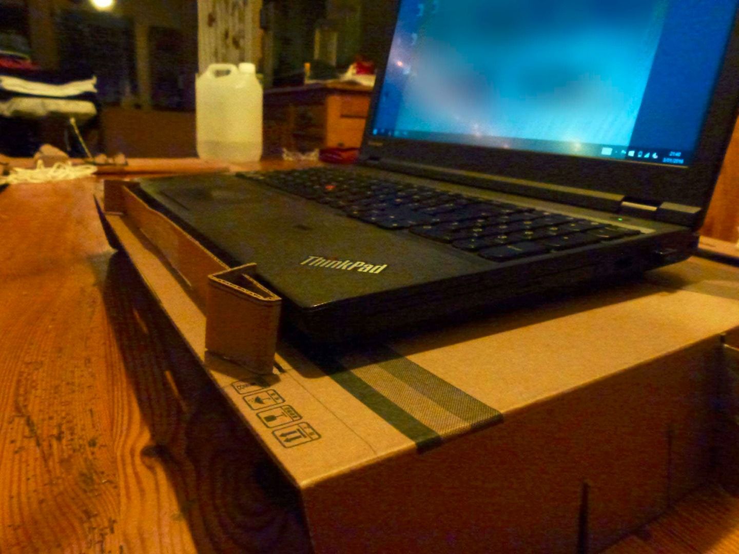 How to Make a Computerstand Out of a Computerbox : 7 Steps (with ...