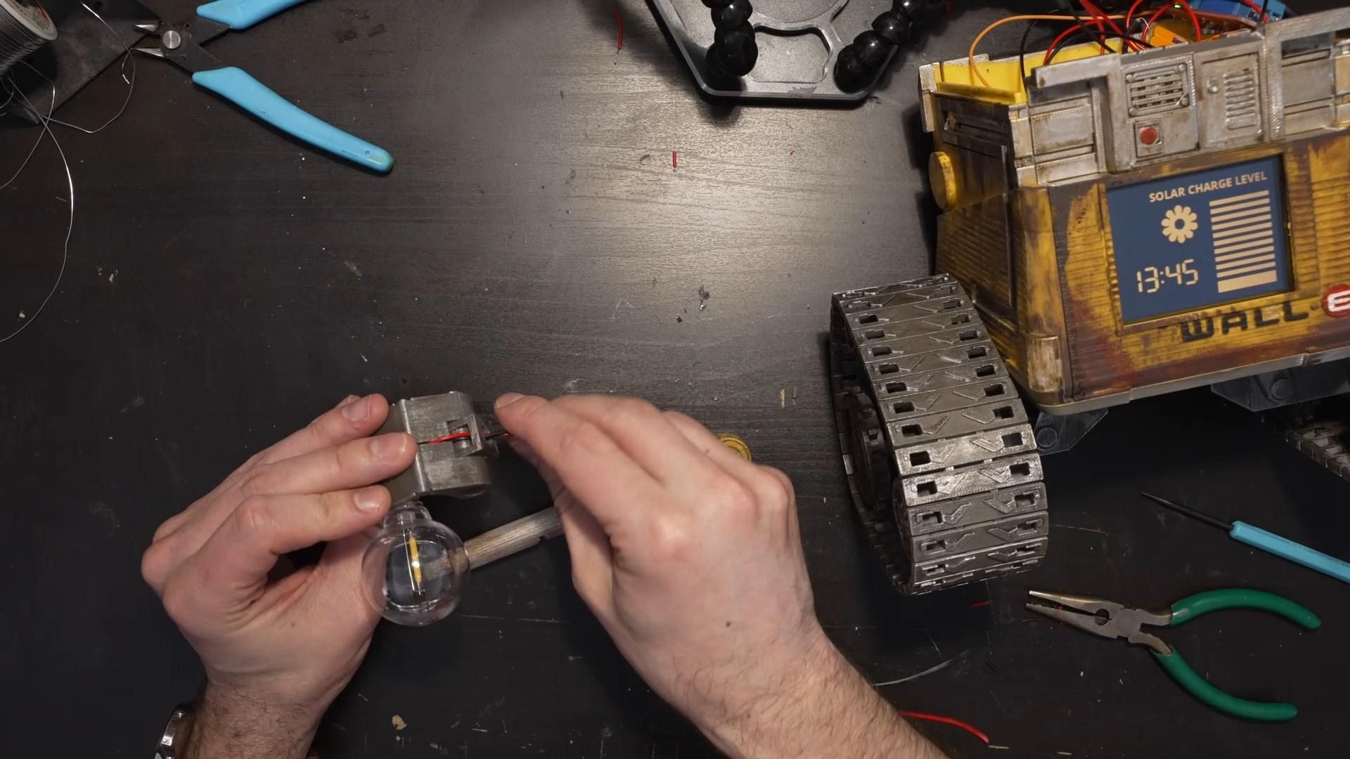 WALL-E Clock & Lamp : 24 Steps (with Pictures) - Instructables