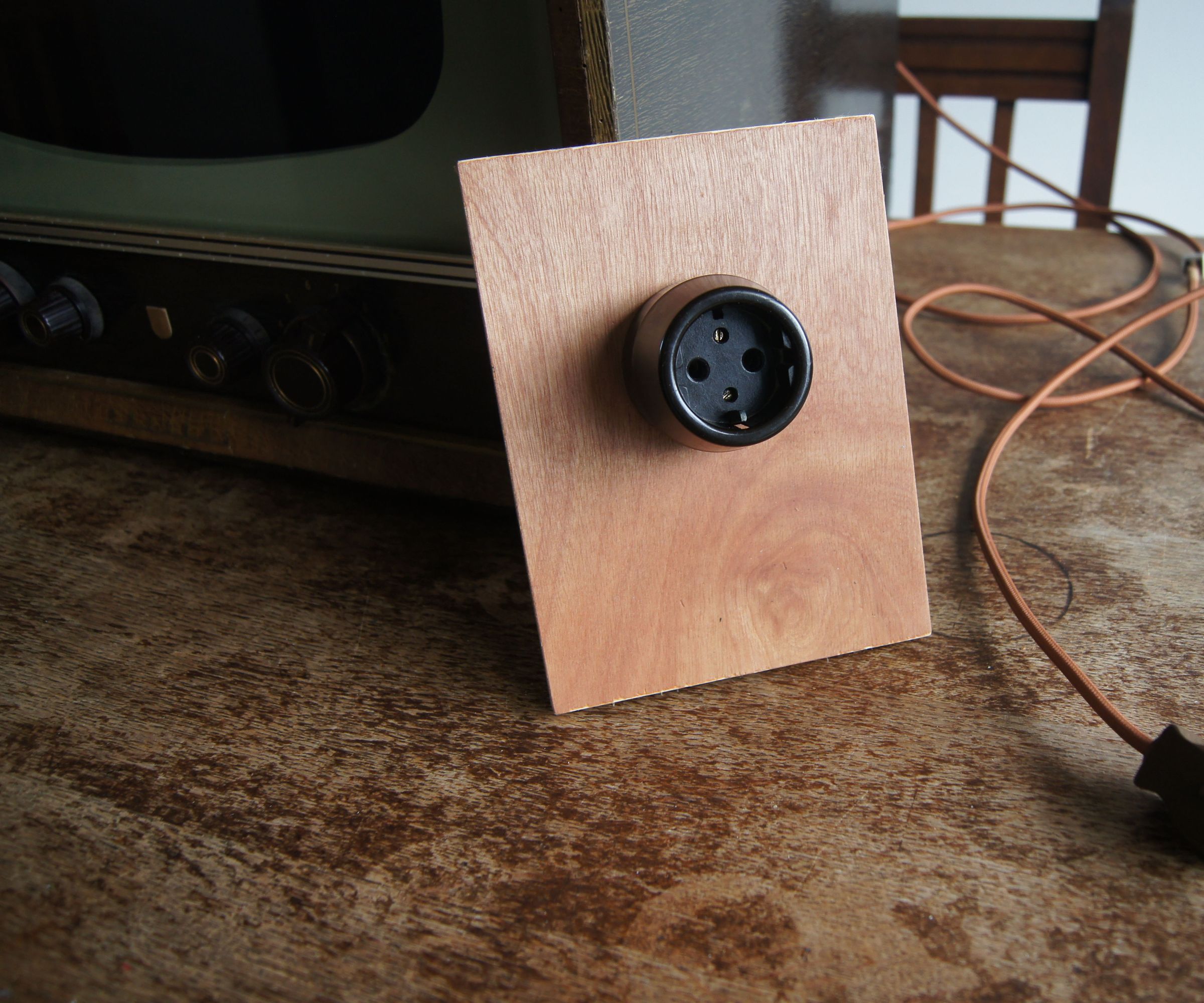 Faux Power Plug As a Switch