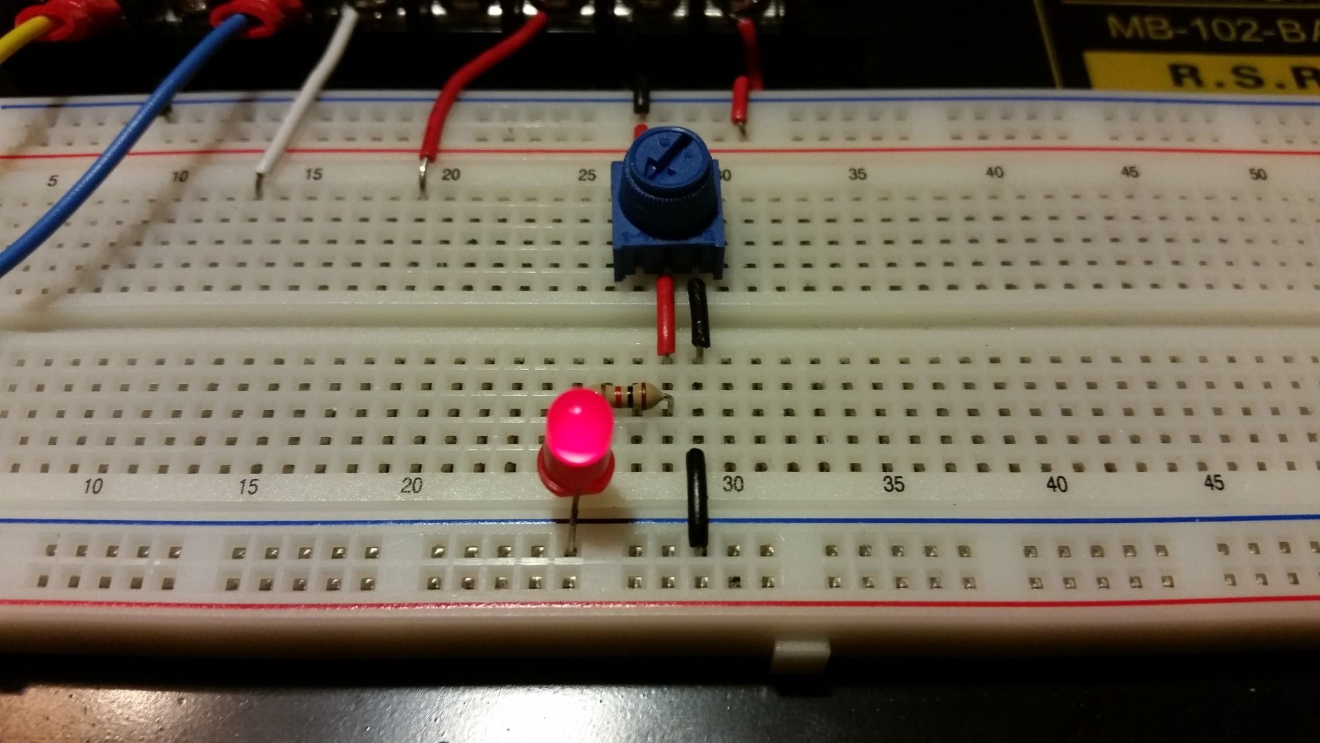 How to Use a Potentiometer As a Voltage Divider. 5 Steps (with